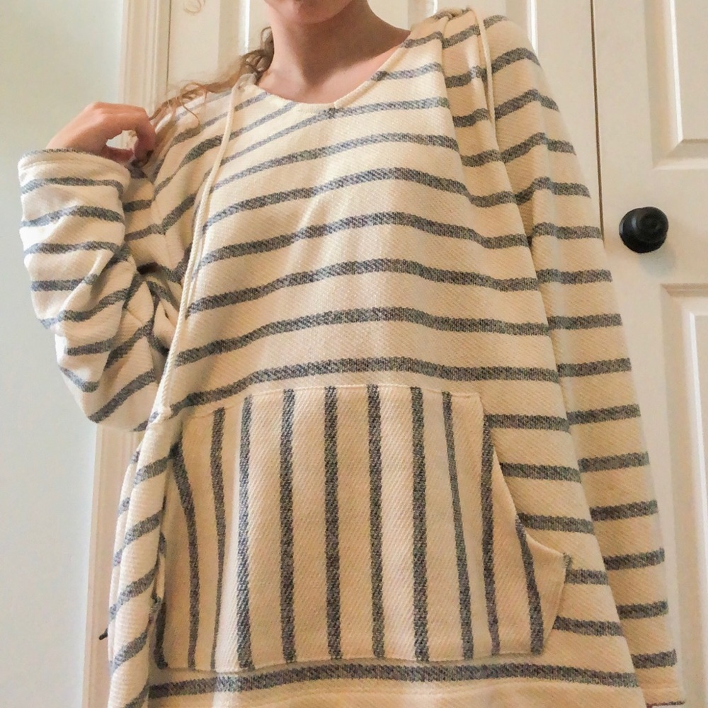 Beachy striped sweatshirt